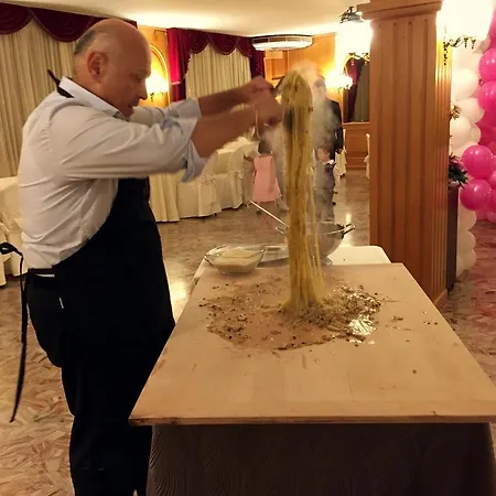 Oscar E Amorina