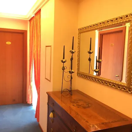 Oscar E Amorina 4*