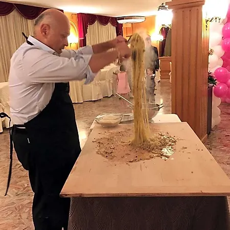 Oscar E Amorina
