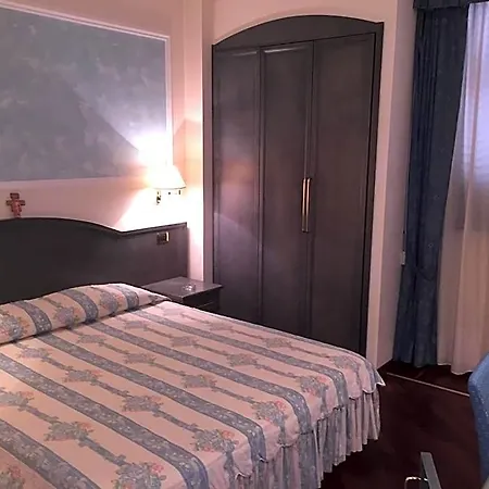 Отель Oscar E Amorina Montegiorgio