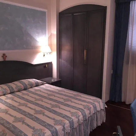 Oscar E Amorina Otel Montegiorgio